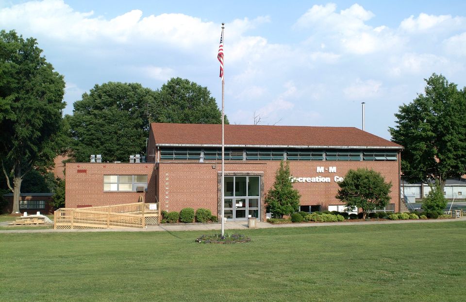 Pickleball at MadisonMayodan Senior Center Bounce
