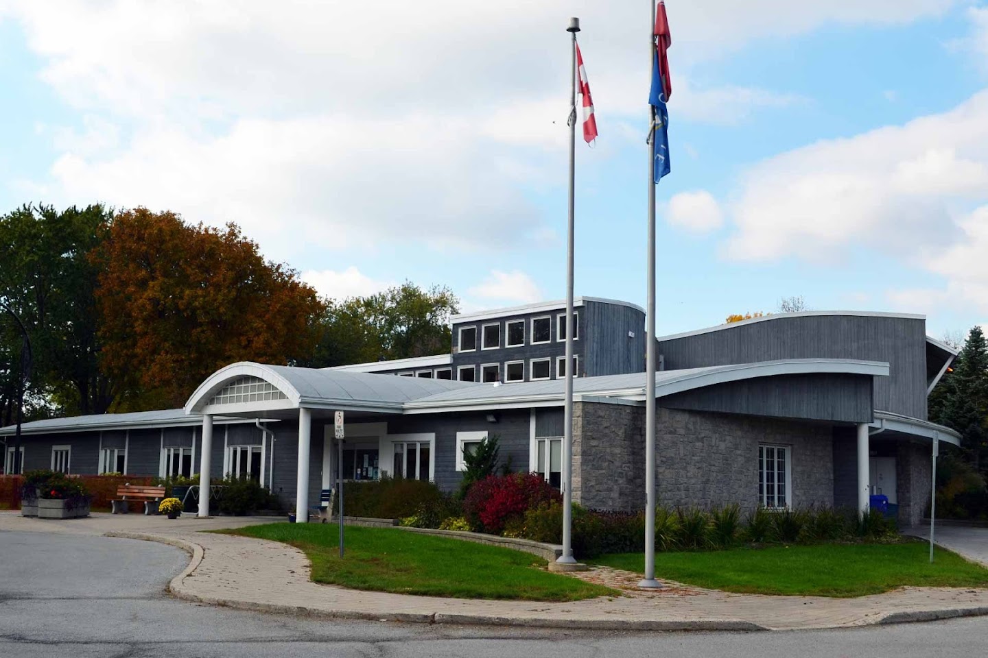 1565 Old Lakeshore Road, Oakville, Ontario, L6L 6N1