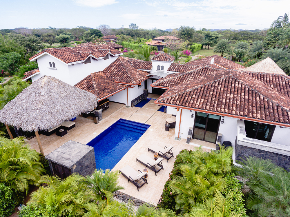 Pura Vida House