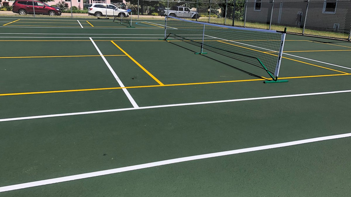 Gladstone 10th St Courts