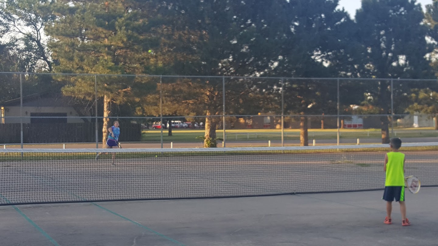 Moundridge Courts